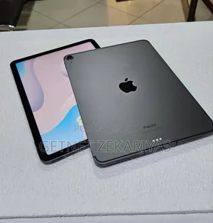 Photo - New Apple iPad Air (2022) 64 GB