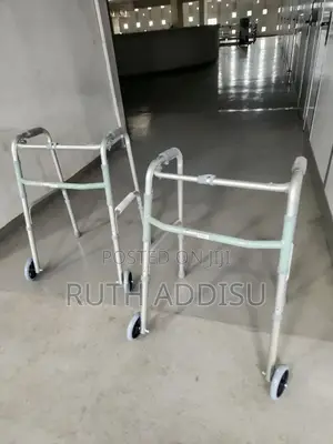 Photo - Foldable Walker丸的medical Brand Walker蝨我rolator Walker痲你walker Medical