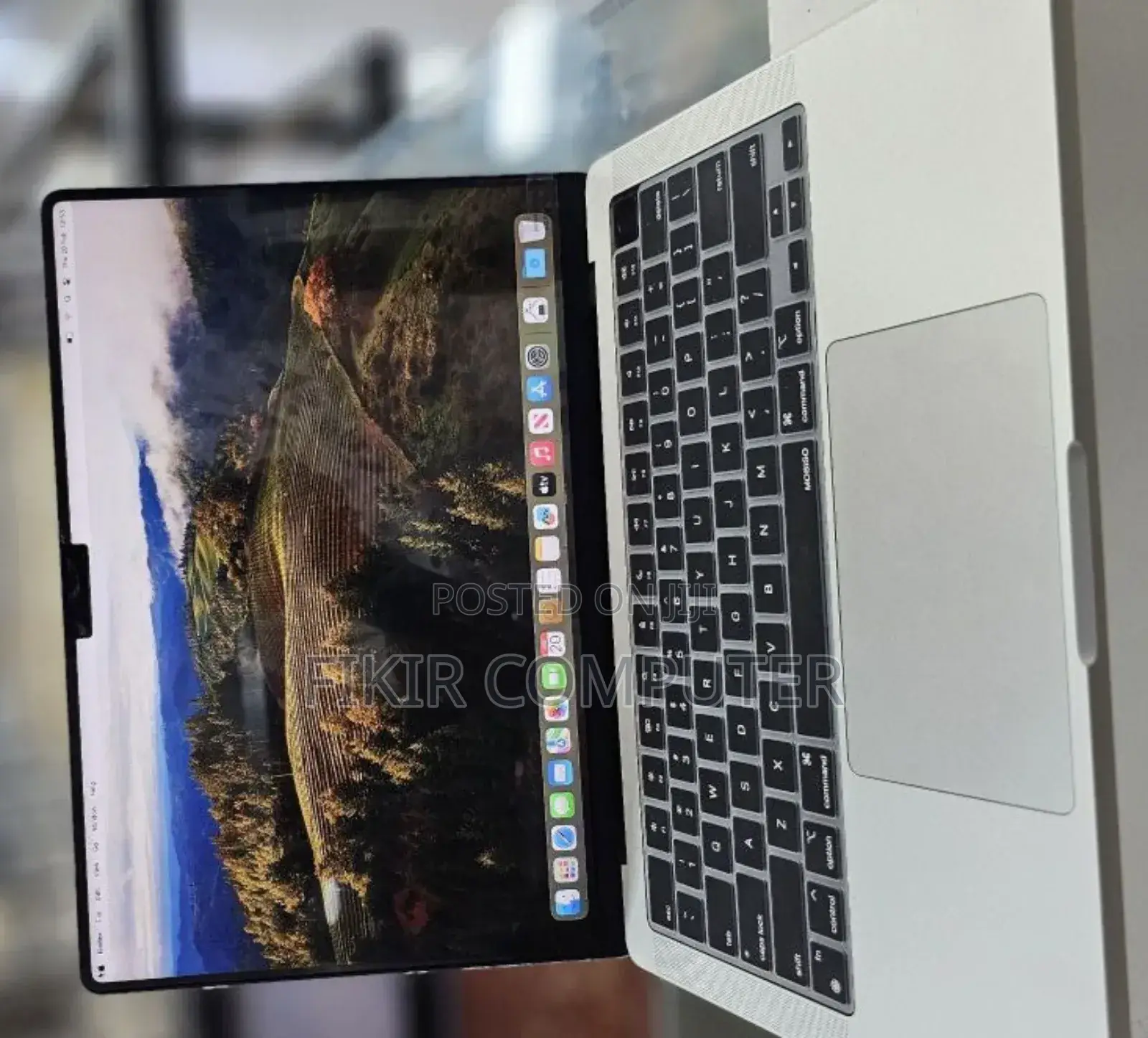 New Laptop Apple MacBook Pro 2019 8GB Intel Core M3 SSD 512GB