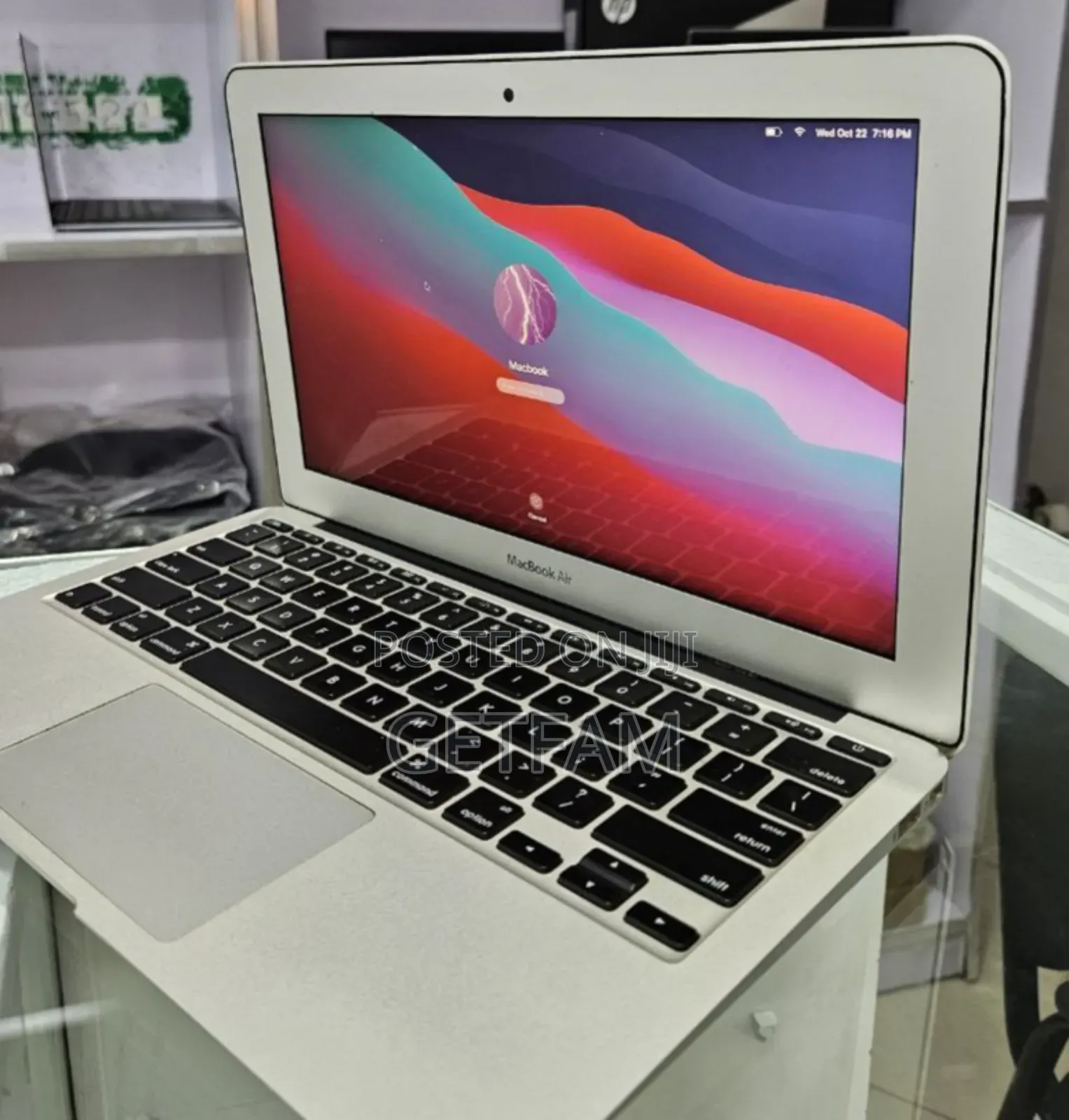 New Apple MacBook Air 2025 M4 13-Inch 8GB Intel Core I5 SSD 128GB