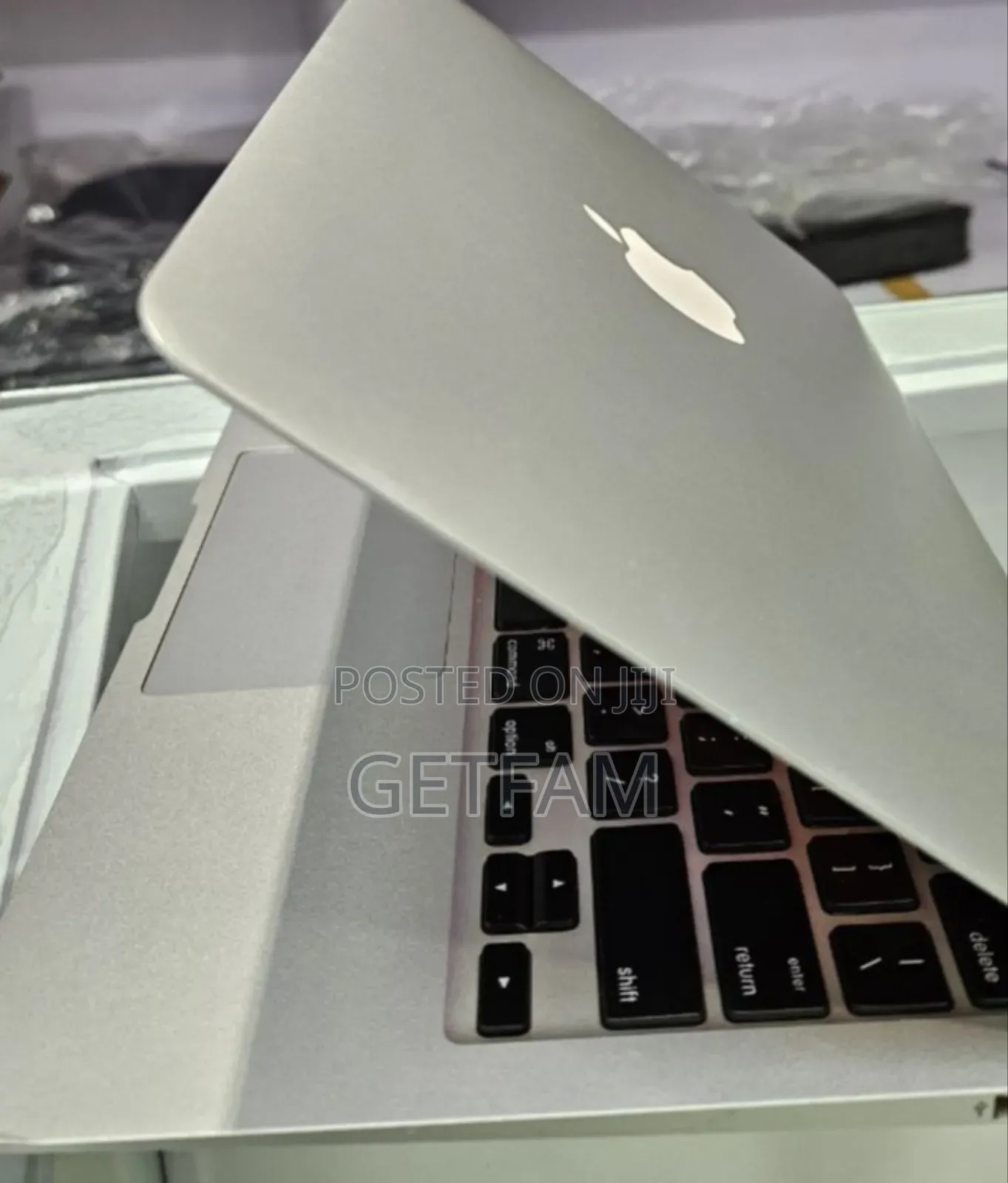 New Apple MacBook Air 2025 M4 13-Inch 8GB Intel Core I5 SSD 128GB