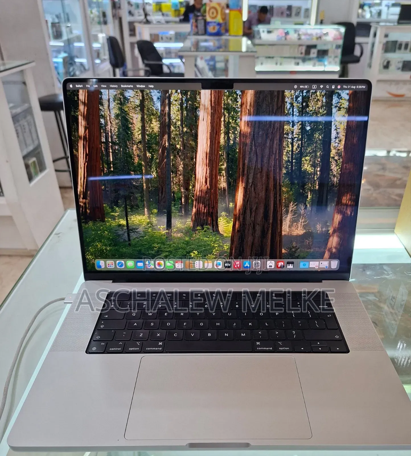 New Laptop Apple MacBook Pro 2021 M1 16GB Apple M1 Pro SSD 1T