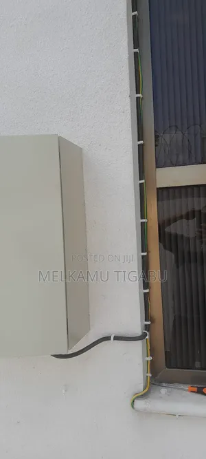 የመኪና ባትሪ ቻርጀር ገጠማ