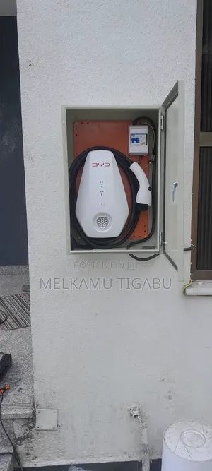 የመኪና ባትሪ ቻርጀር ገጠማ