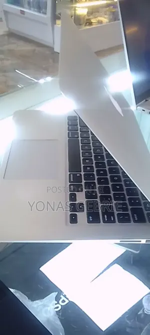 New Laptop Apple MacBook Air 2015 8GB Intel Core I5 SSD 256GB