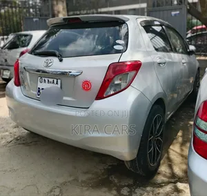 Toyota Yaris 2012 Silver