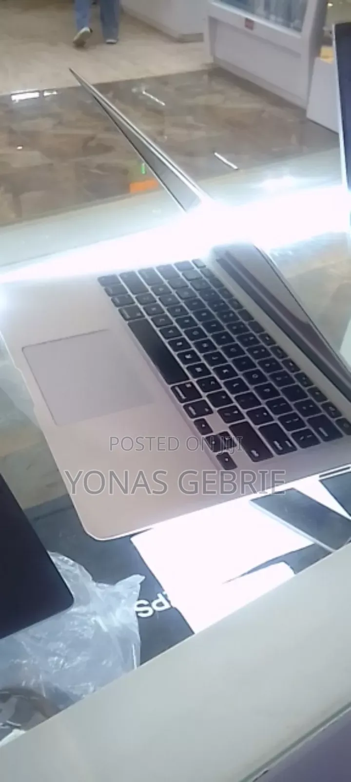 New Laptop Apple MacBook Air 2015 8GB Intel Core I5 SSD 256GB