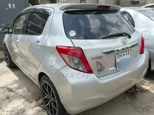 Toyota Yaris 2012 Silver