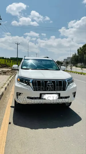 Photo - Toyota Land Cruiser Prado 2.8 2020 White