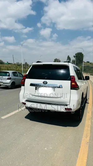 Toyota Land Cruiser Prado 2.8 2020 White