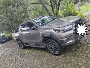 Photo - Toyota Hilux 2021 Gold