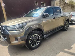 Toyota Hilux 2021 Gold