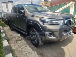 Toyota Hilux 2021 Gold