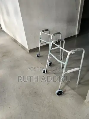 Photo - Foldable Walker肺部almunium Walker較少brand New Walker肺癌walker Foldable