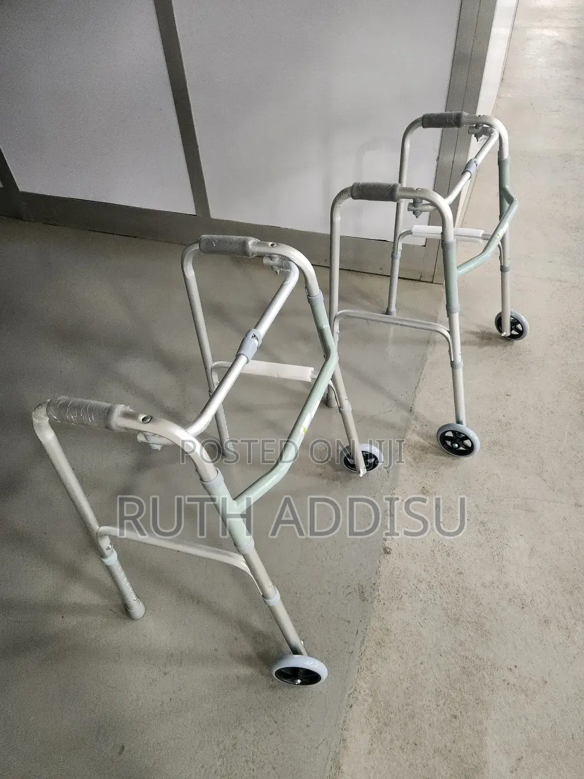 Wslker腔說medical Walker胺管medical Walker者或folded Walker對象 Medical Walker