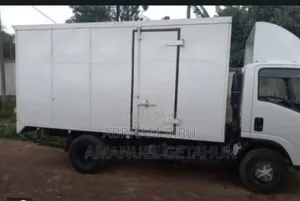 የሚከራይ Isuzu Van