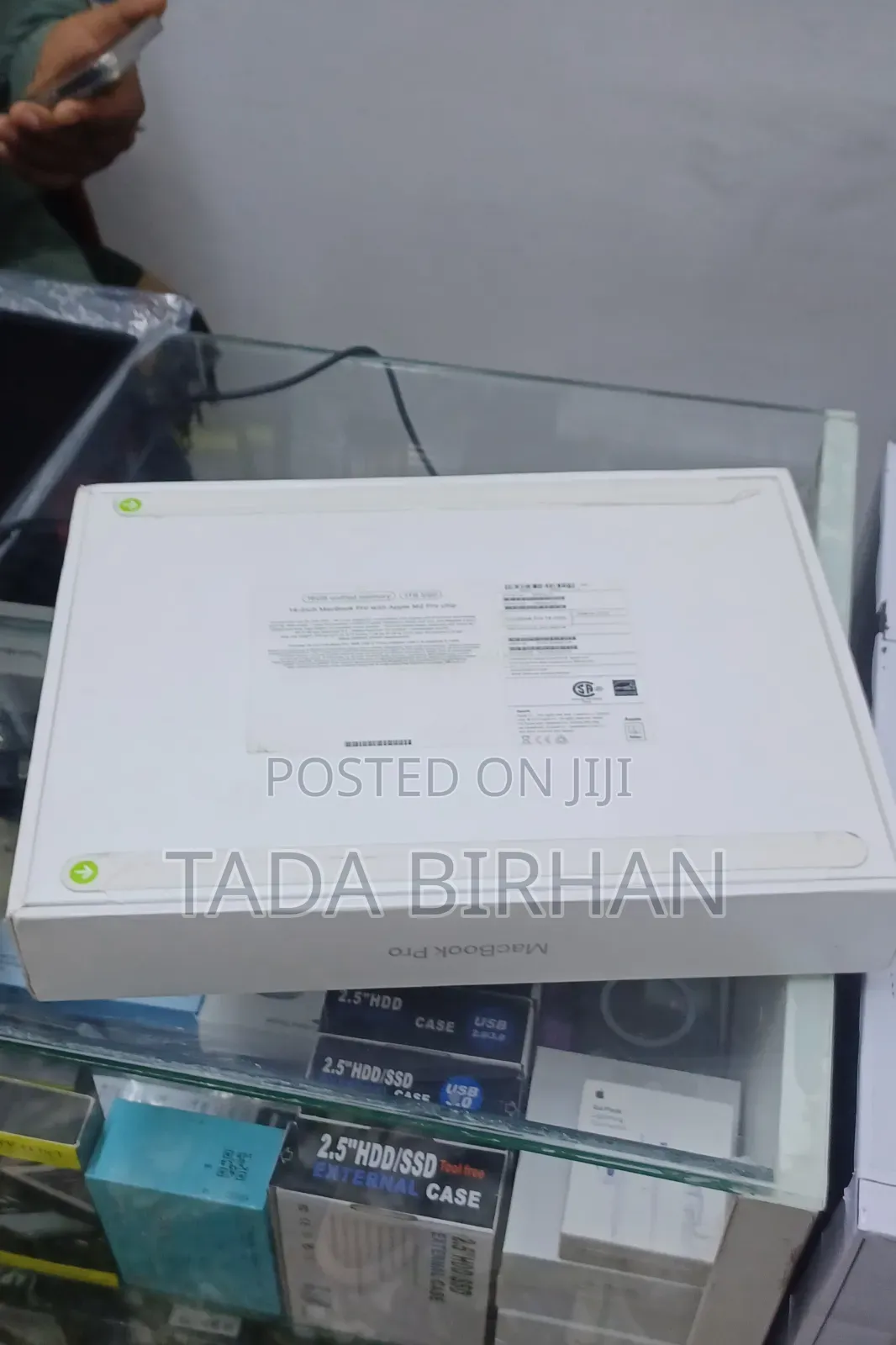 New Laptop Apple MacBook Pro 2022 M2 16GB Apple M2 SSD 1T