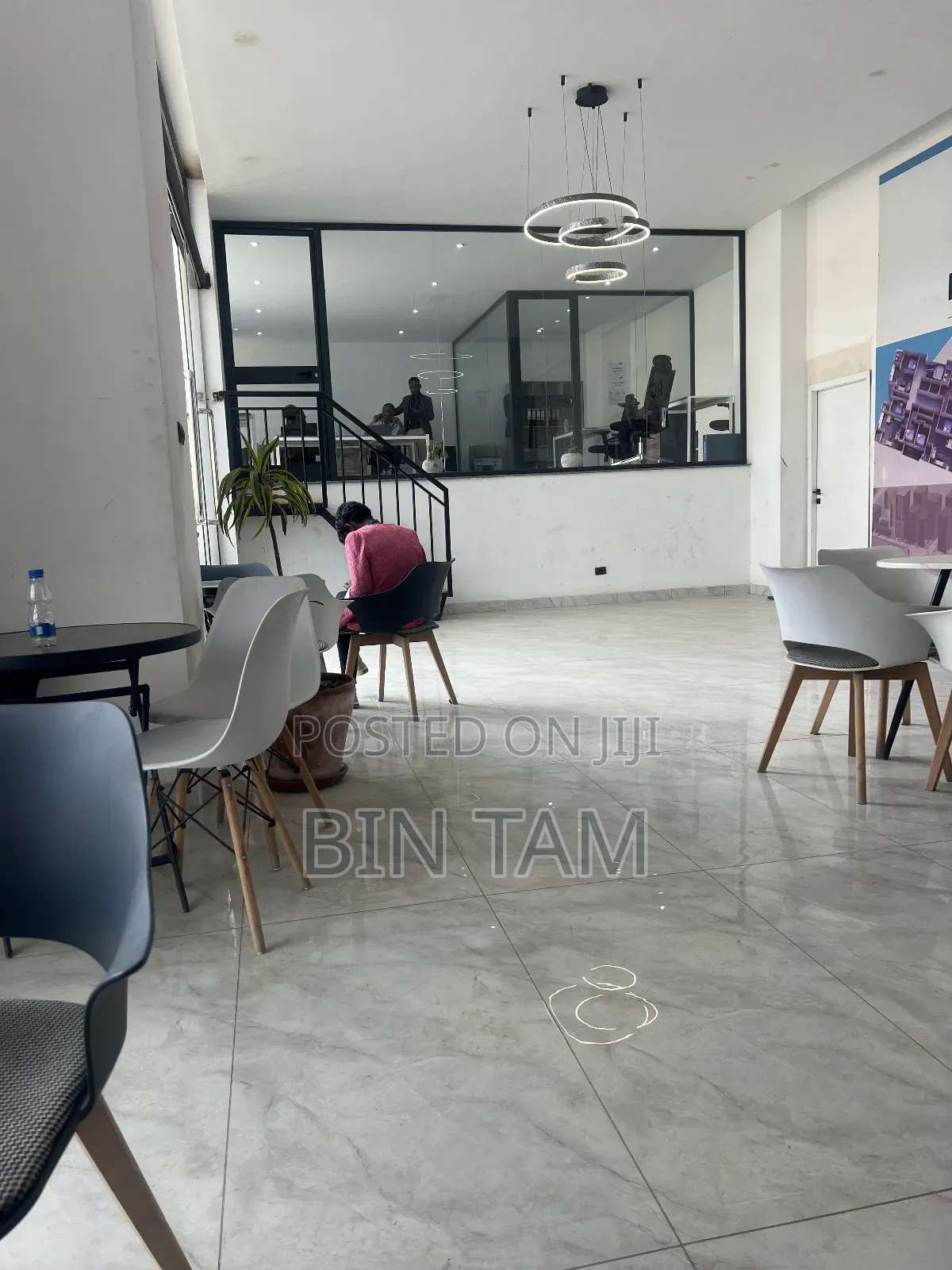 Ground Floor ላይ የንግድ ሱቅ