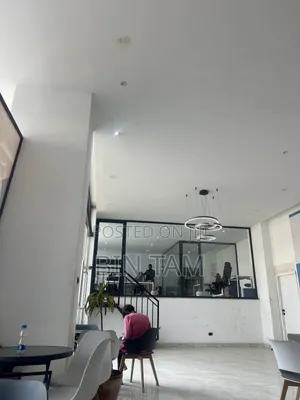 Ground Floor ላይ የንግድ ሱቅ