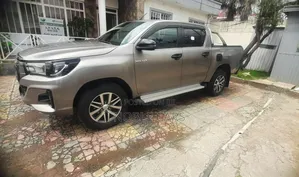 Toyota Hilux 2019 Gold