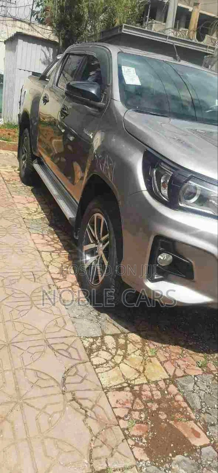 Toyota Hilux 2019 Gold