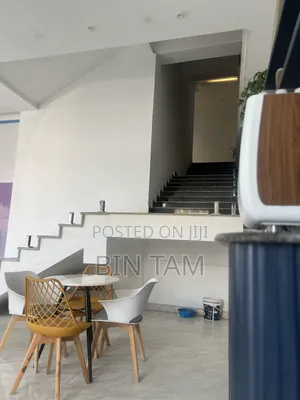 Ground Floor ላይ የንግድ ሱቅ