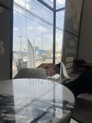 Ground Floor ላይ የንግድ ሱቅ