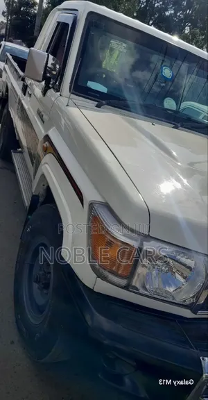 Toyota Land Cruiser 2015 White