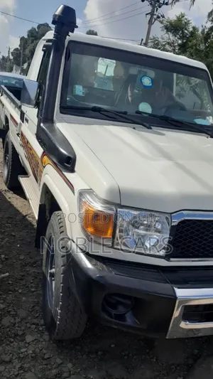 Toyota Land Cruiser 2015 White