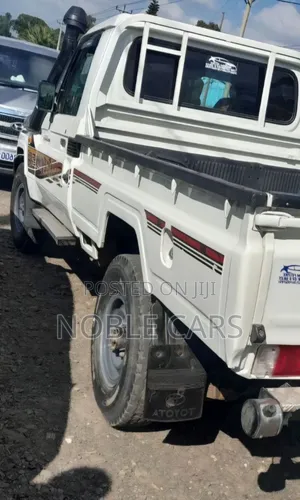 Toyota Land Cruiser 2015 White