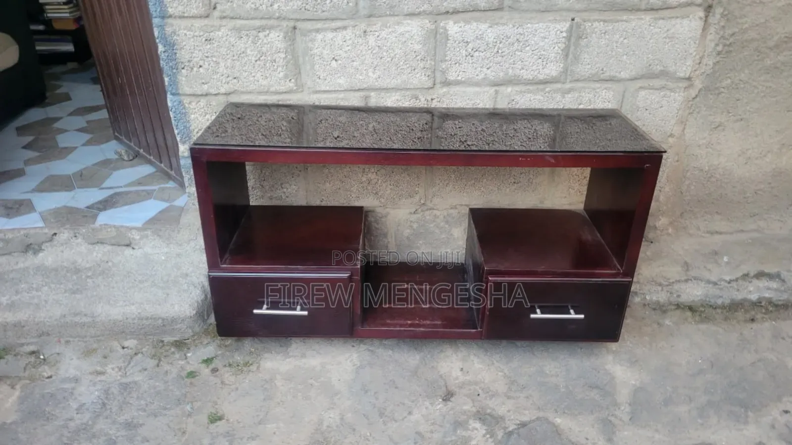 1ቁም ሳጥን,1 ኪችንዐካቢኔት,1መፅሃፍ መደርደሪያ, 1ቲቪ ስታንድ,1የእቃ መደርደሪያ