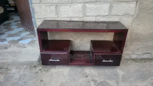 1ቁም ሳጥን,1 ኪችንዐካቢኔት,1መፅሃፍ መደርደሪያ, 1ቲቪ ስታንድ,1የእቃ መደርደሪያ