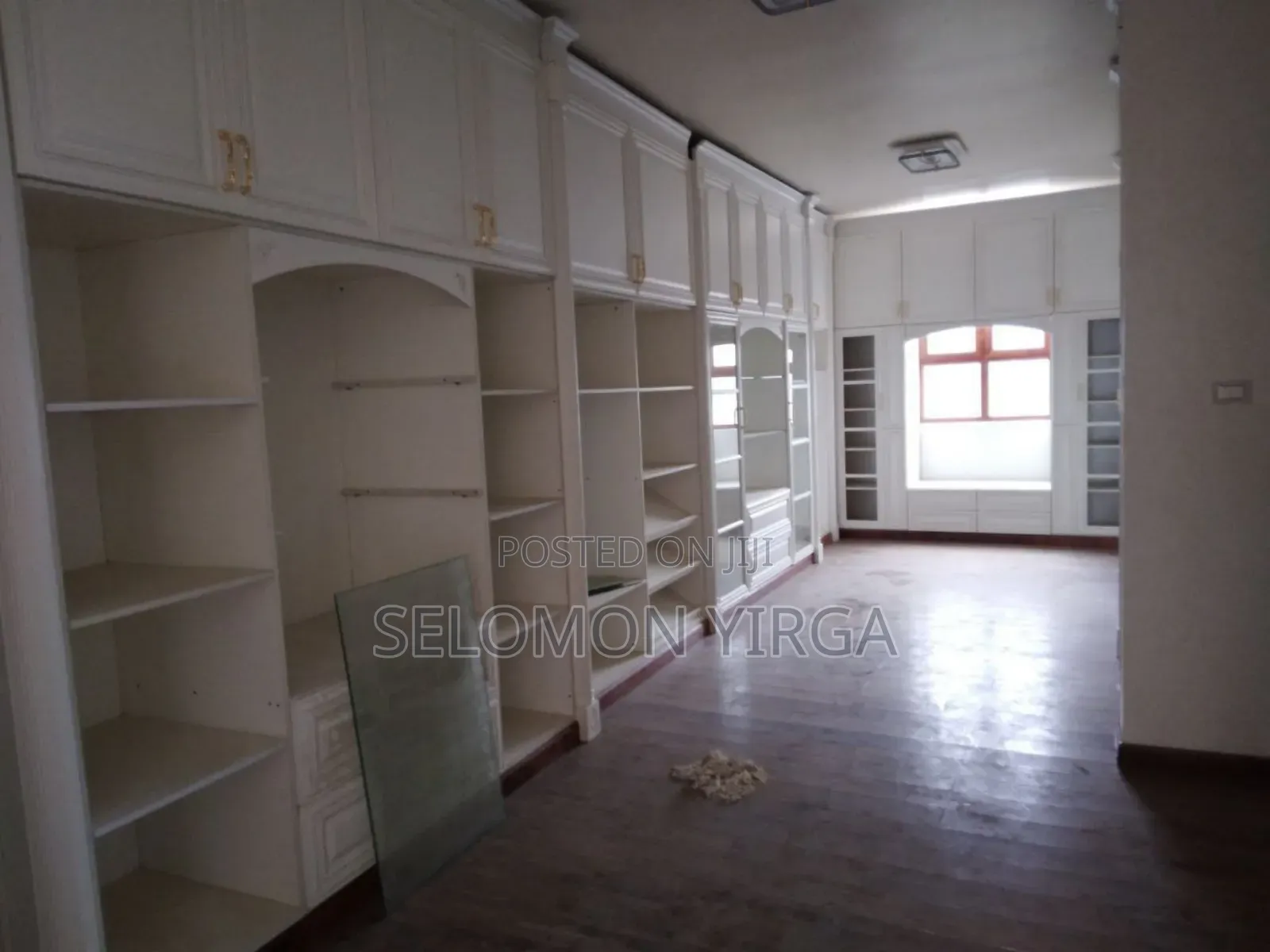 12bdrm House in Adis Ababa, Bole for sale