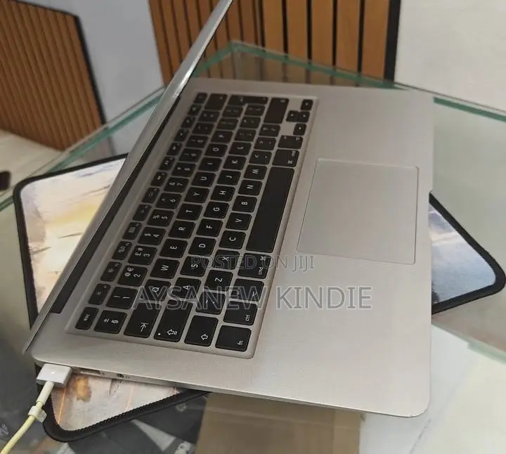 New Laptop Apple MacBook Air 8GB Intel Core I5 SSD 128GB