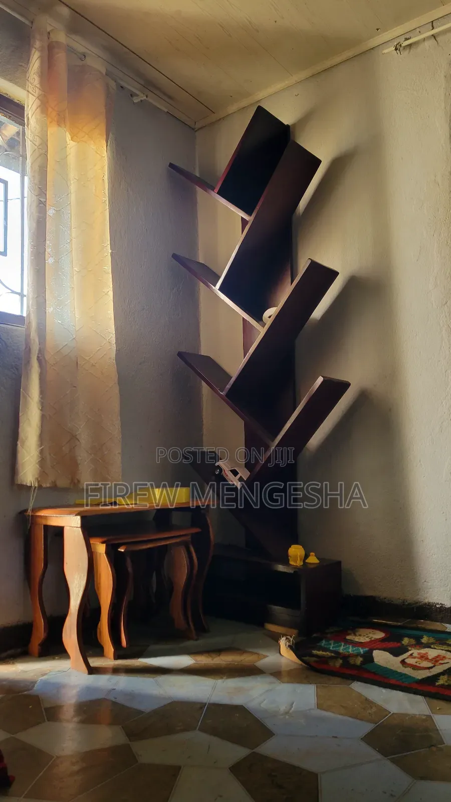 1ቁም ሳጥን,1 ኪችንዐካቢኔት,1መፅሃፍ መደርደሪያ, 1ቲቪ ስታንድ,1የእቃ መደርደሪያ