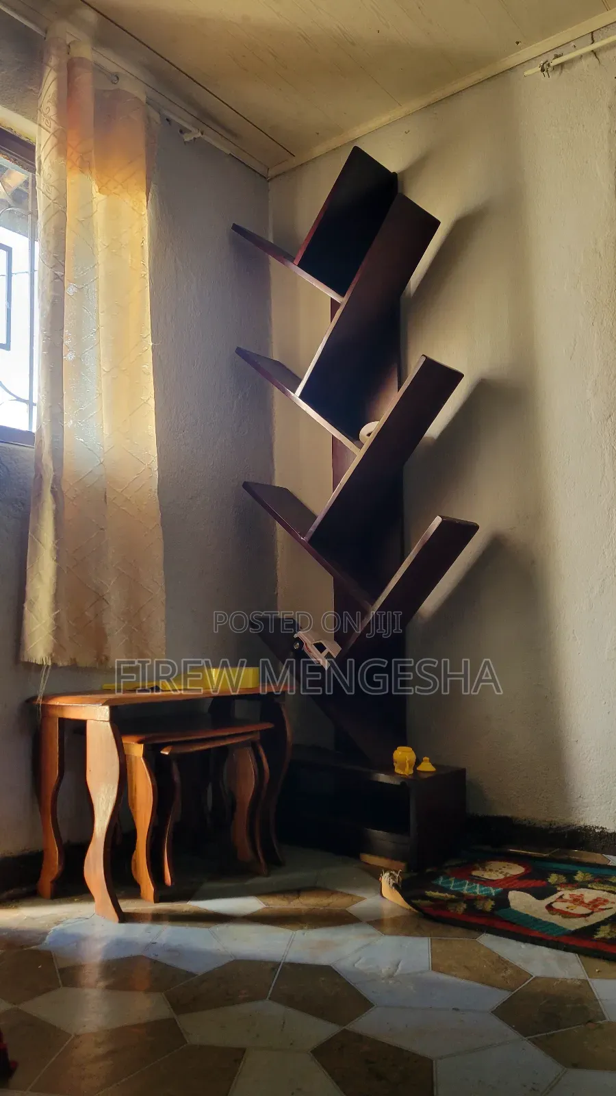 1ቁም ሳጥን,1 ኪችንዐካቢኔት,1መፅሃፍ መደርደሪያ, 1ቲቪ ስታንድ,1የእቃ መደርደሪያ