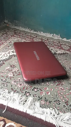 Laptop Toshiba 4GB HDD+SSD 512GB