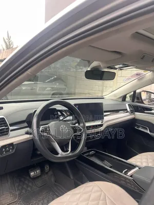 Volkswagen ID.6 2023 Gold