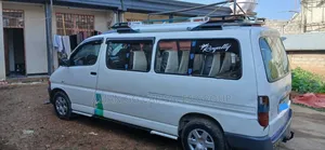 Toyota HiAce 2006 White