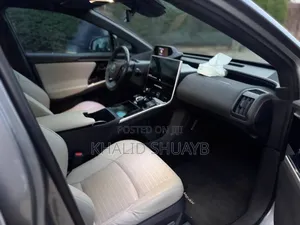 Toyota bZ4X 2023 Silver