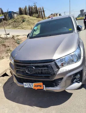 Toyota Hilux 2020 Gold