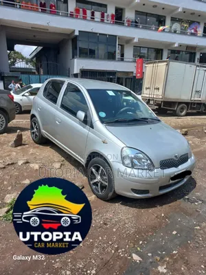 Toyota Vitz 2004 Silver
