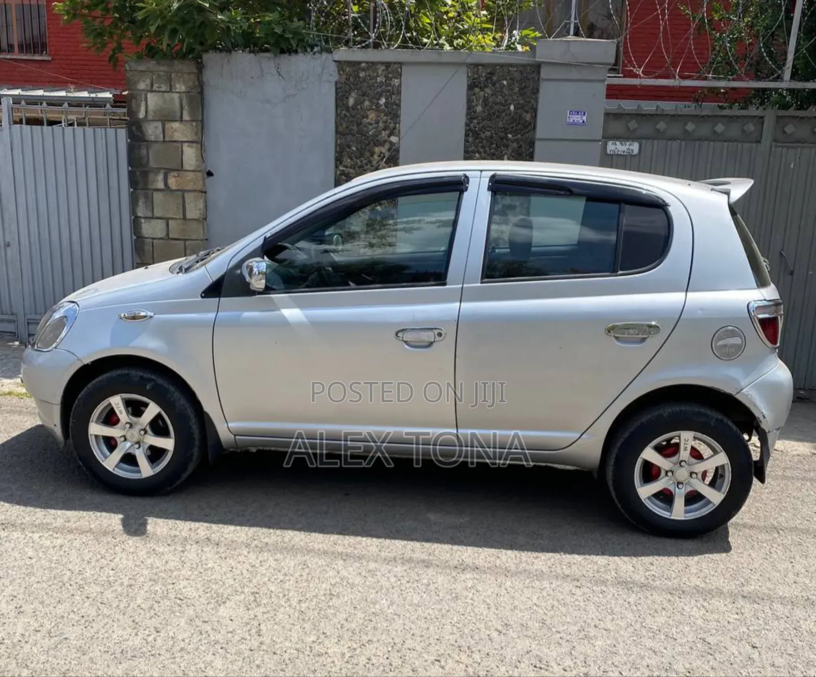 Toyota Vitz 2003 Silver