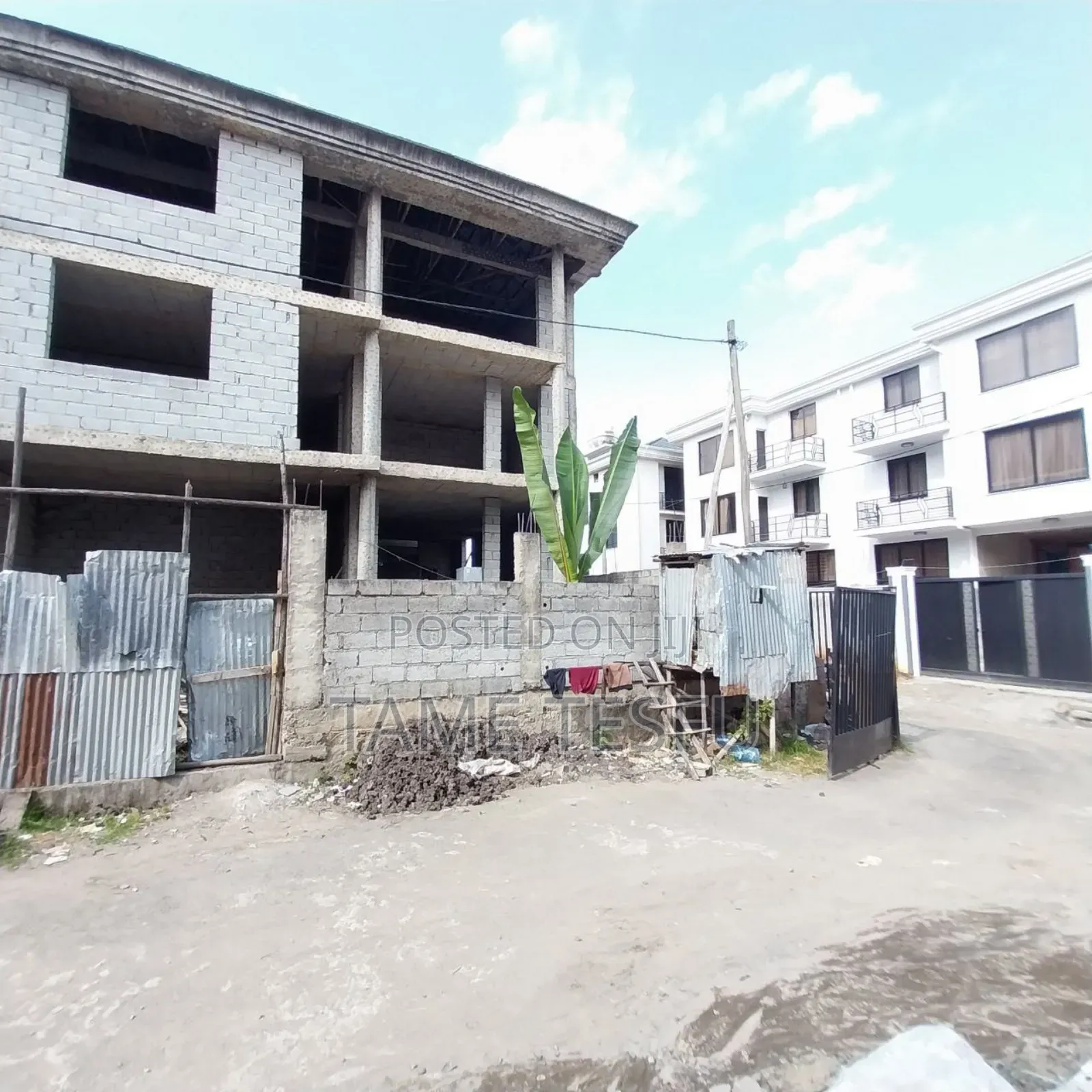 በአስቸኳይ የሚሸጥ G+2ቤት