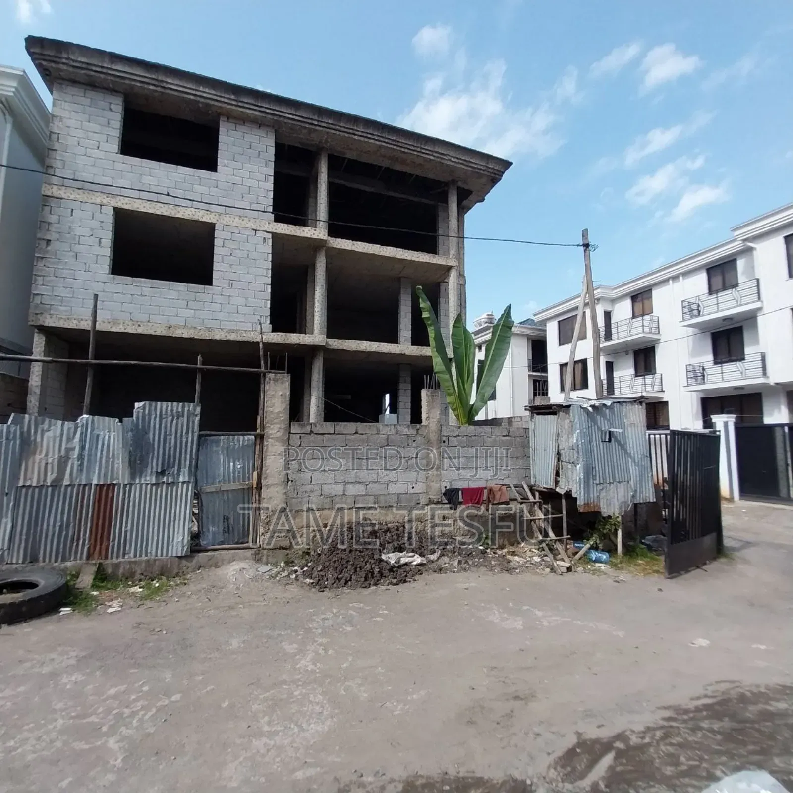 በአስቸኳይ የሚሸጥ G+2ቤት