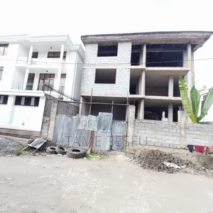 በአስቸኳይ የሚሸጥ G+2ቤት