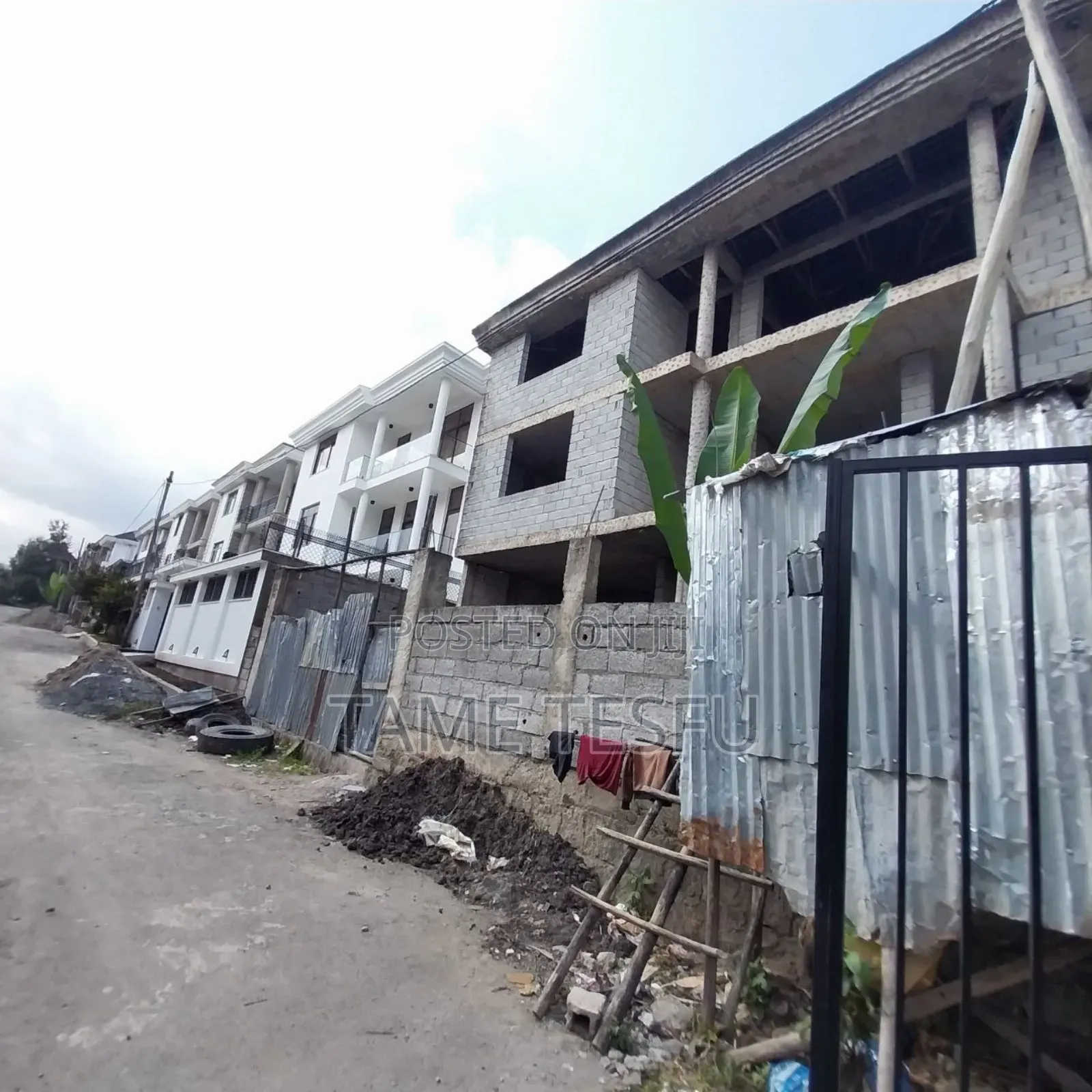 በአስቸኳይ የሚሸጥ G+2ቤት