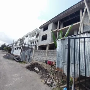 በአስቸኳይ የሚሸጥ G+2ቤት