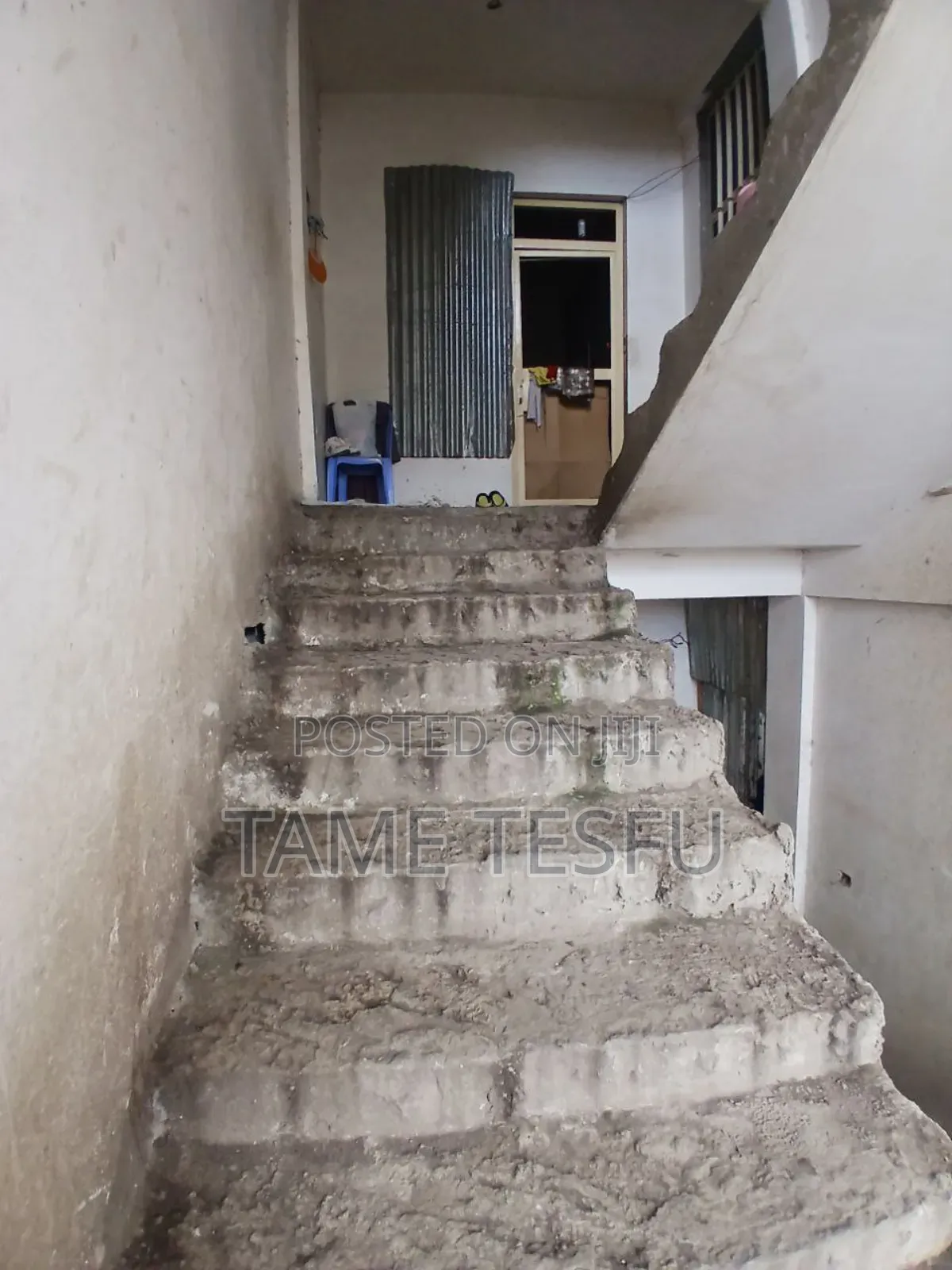 በአስቸኳይ የሚሸጥ G+2ቤት