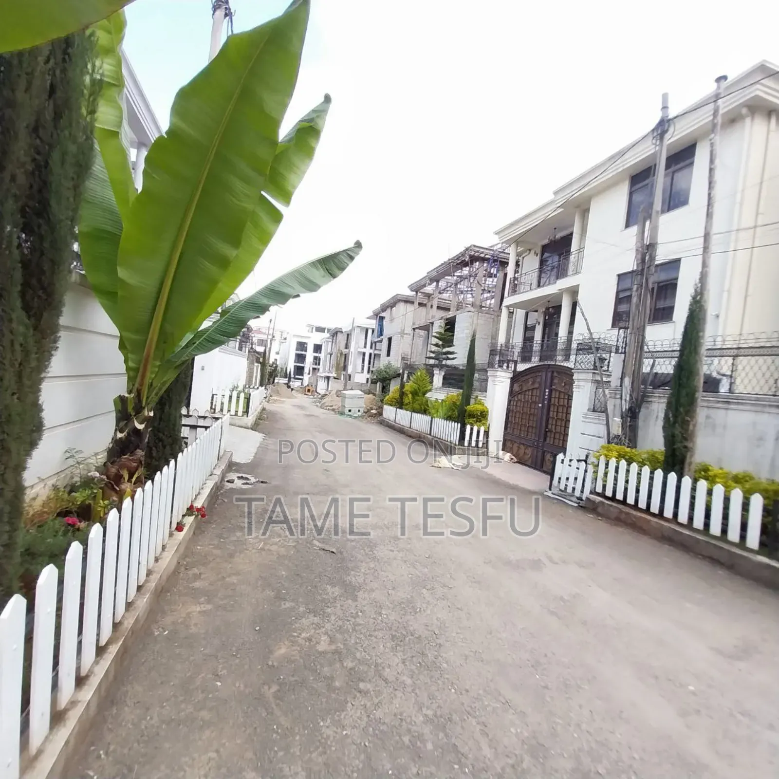 8bdrm House in ሀያት ዞን 6, Bole for sale